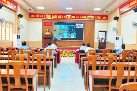 XÃ THU LŨM THAM DỰ HỘI NGHỊ TRỰC TUYẾN VỀ SẮP XẾP CÁC CƠ SỞ GIÁO DỤC VÀ TRIỂN KHAI XÂY DỰNG TRƯỜNG PHỔ THÔNG NỘI TRÚ LIÊN CẤP TẠI CÁC XÃ BIÊN GIỚI