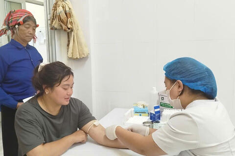 THU LŨM TỔ CHỨC KHÁM SỨC KHỎE ĐỊNH KỲ, KHÁM SÀNG LỌC MIỄN PHÍ CHO NHÂN DÂN