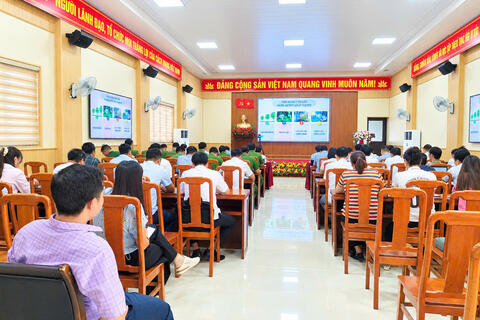 ĐẢNG ỦY XÃ THU LŨM TỔ CHỨC HỘI NGHỊ NGHIÊN CỨU, HỌC TẬP, QUÁN TRIỆT MỘT SỐ NGHỊ QUYẾT, CHỈ THỊ CỦA BỘ CHÍNH TRỊ VÀ CÁC VĂN BẢN TRIỂN KHAI THỰC HIỆN CỦA TỈNH