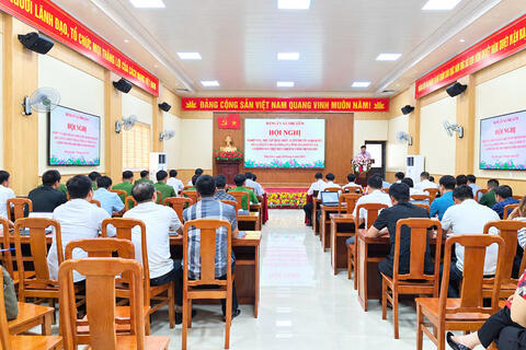 ĐẢNG ỦY XÃ THU LŨM TỔ CHỨC HỘI NGHỊ NGHIÊN CỨU, HỌC TẬP, QUÁN TRIỆT, TUYÊN TRUYỀN, TRIỂN KHAI THỰC HIỆN CÁC NGHỊ QUYẾT, CHỈ THỊ CỦA BỘ CHÍNH TRỊ